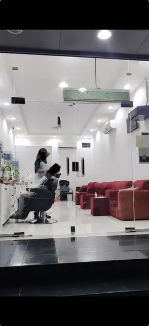 صالون حلاقة رجالي للتقبيل جدة