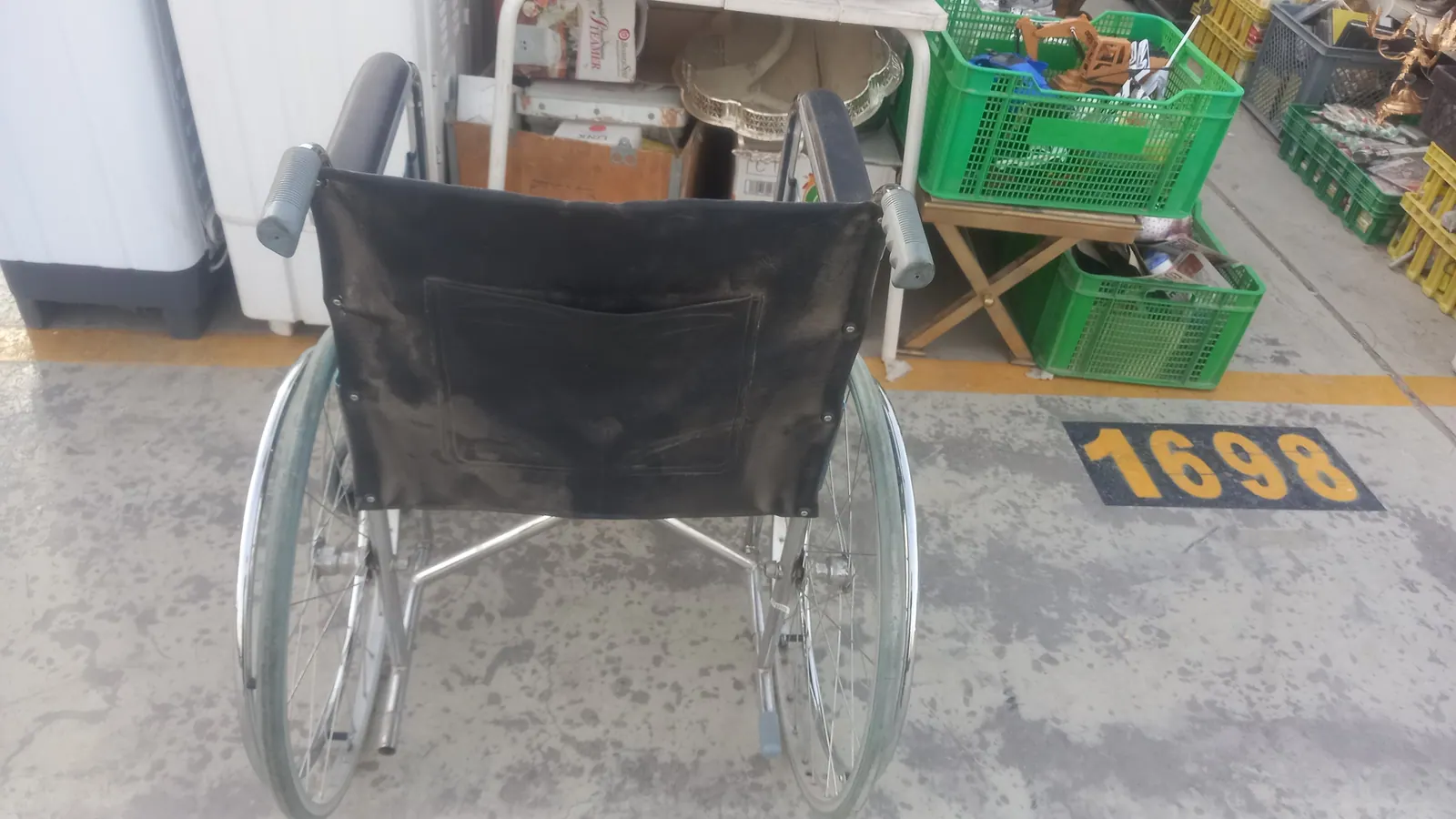 السلام عليكم يوجد لدينا عربيه كبار السن بحاله ممتازة جدا