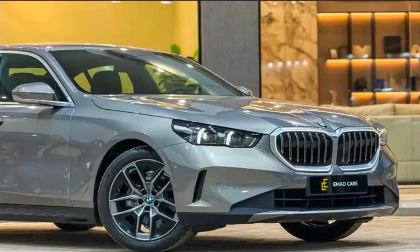 BMW 520i LAXURY 2024 ذهبي خليجي