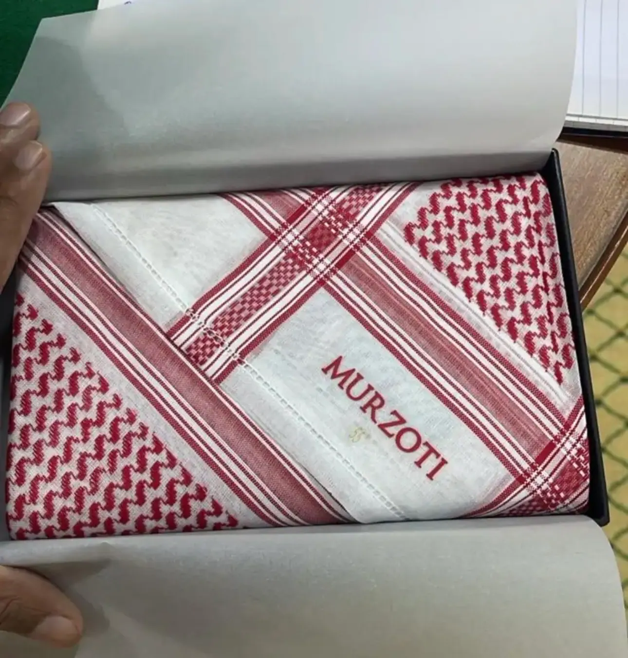 اشمعة وغتر بضاعة