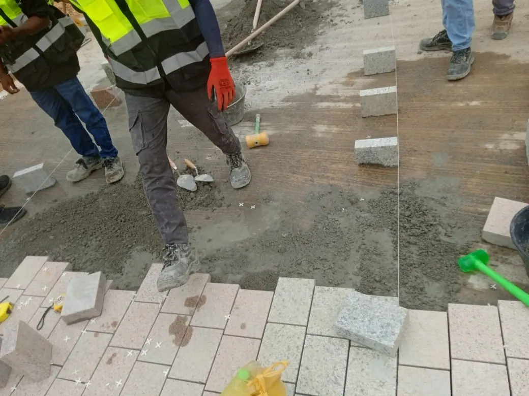 اعمال تكسير واعمال اسفلت وعمل فتحات في الأسطح والجدران  واعمال العوازل 0534633937 في الاحساء الهفوف