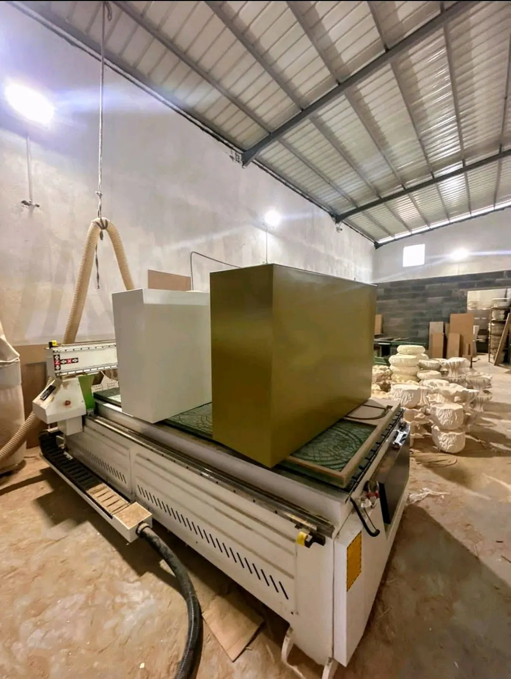 فرصة بيع مكينه CNC روتر مواصفات عالية صناعة في الصين في جدة